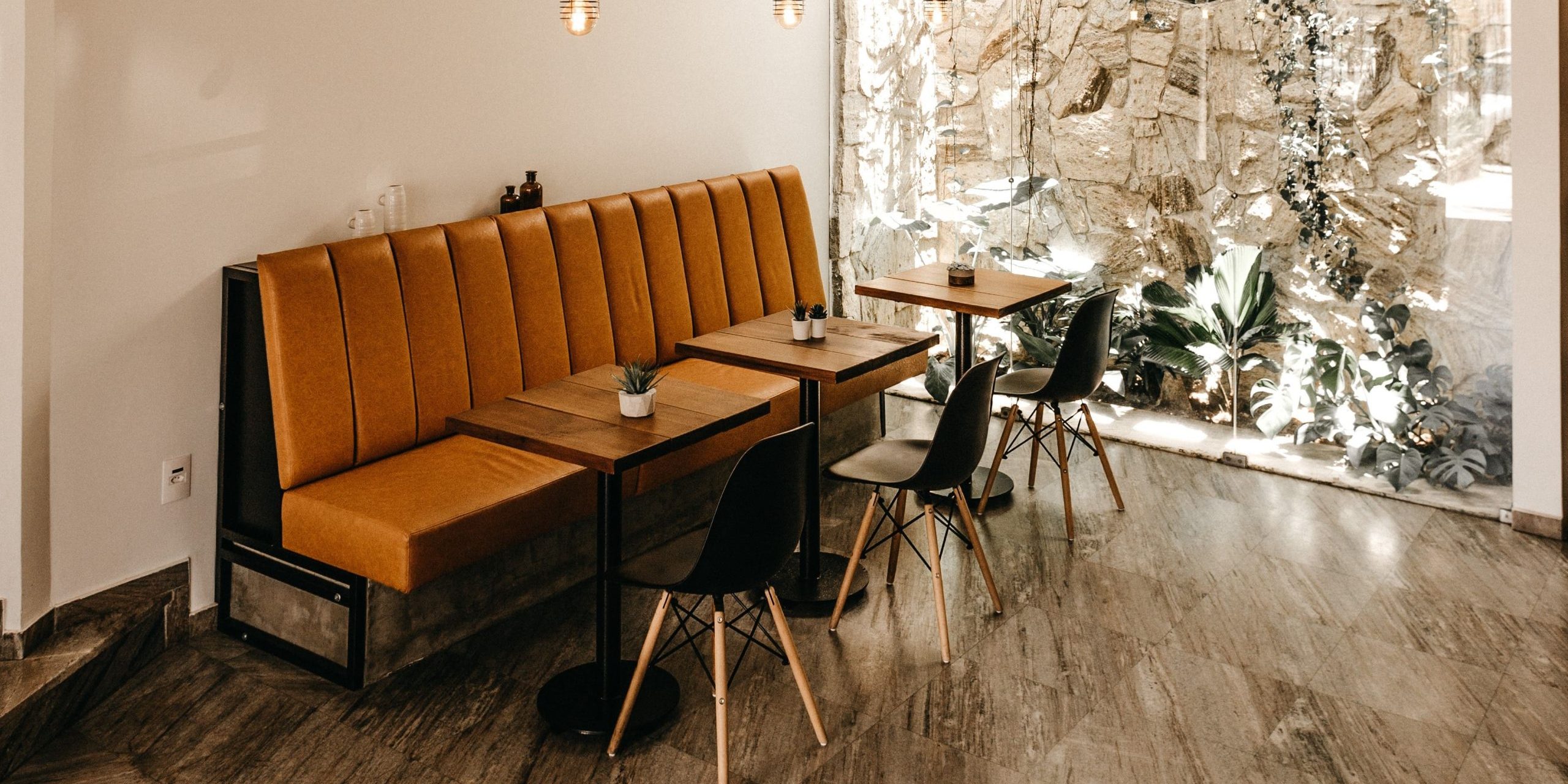 sofás para hostelería en Madrid - interior cafetería