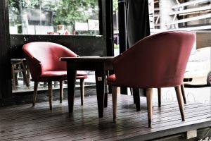 comprar sillones de restaurante en Madrid - mesa con sillones