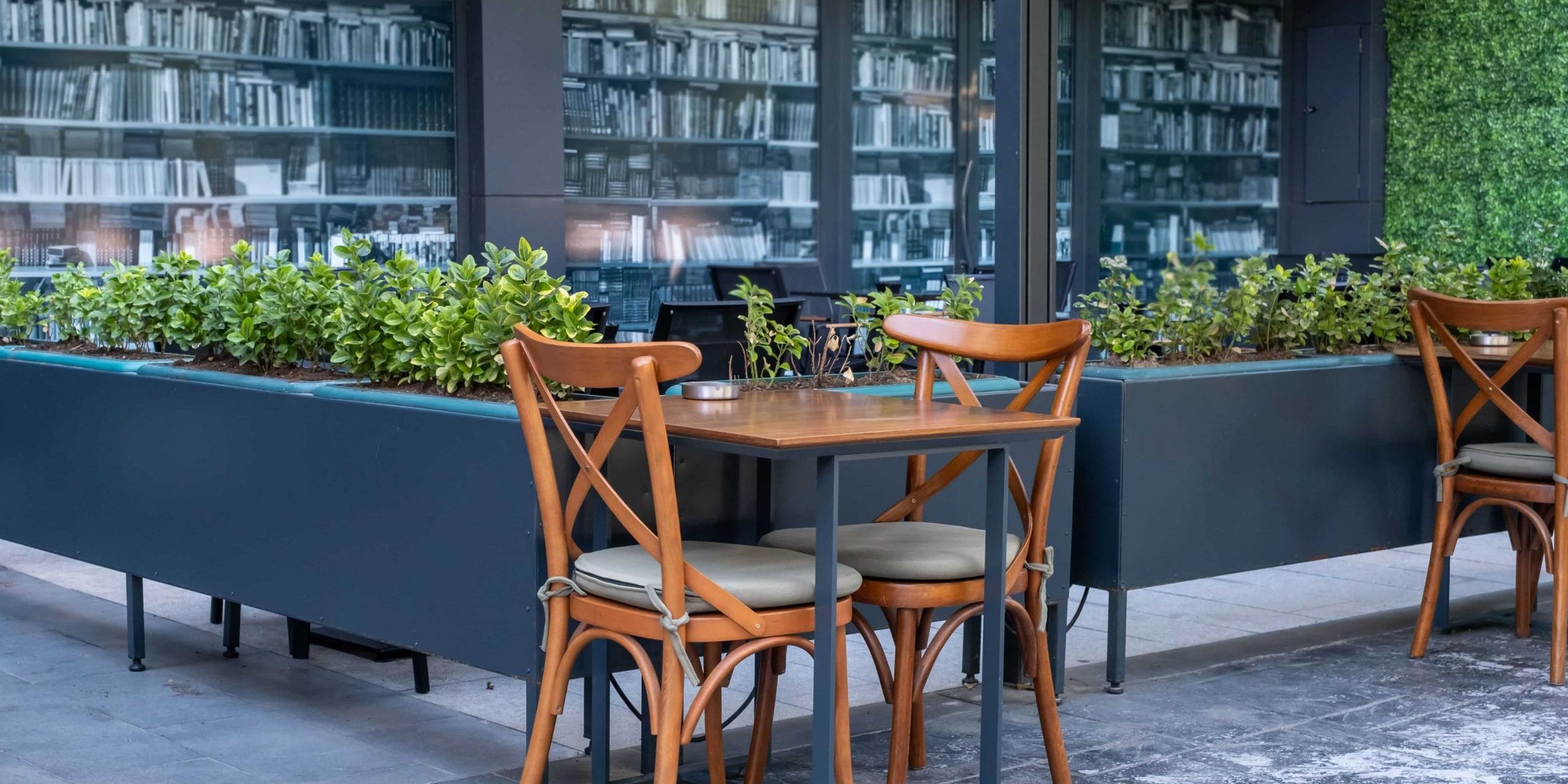 mobiliario de terraza para hosteleria en madrid - mesa exterior