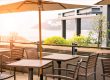 mesas terraza restaurante en madrid - mesa con sombrilla en terraza