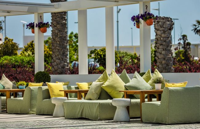 mobiliario de jardin para hosteleria en madrid - sofás y mesas de jardín