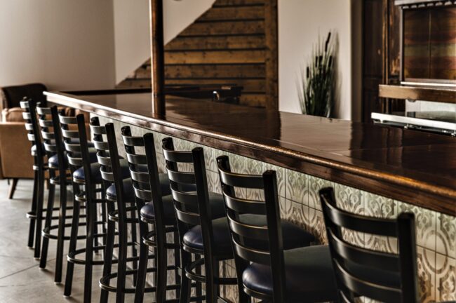 sillas para barra en madrid - sillas en barra de bar