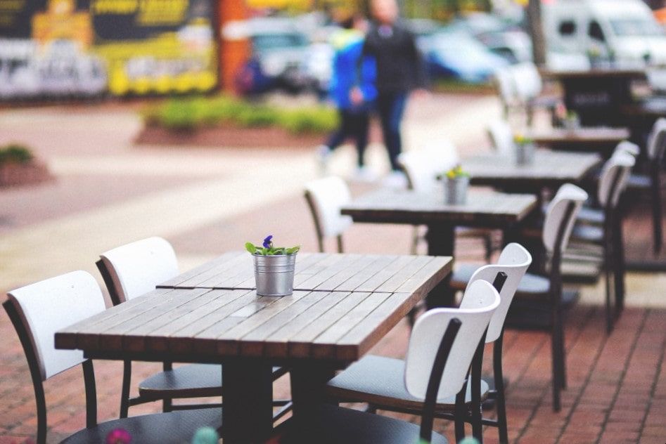 mesas terraza restaurante en madrid - blanco