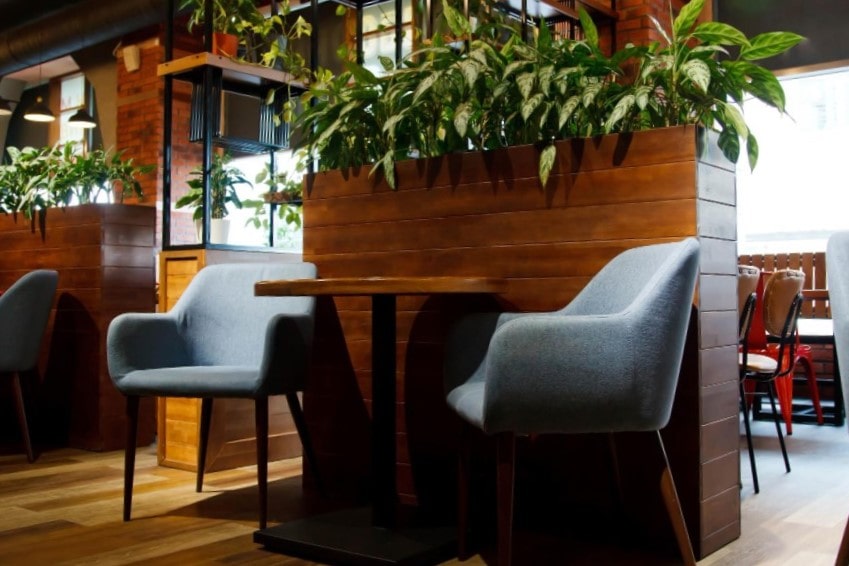 Mobiliario y equipamiento para hosteleria en madrid - marrón