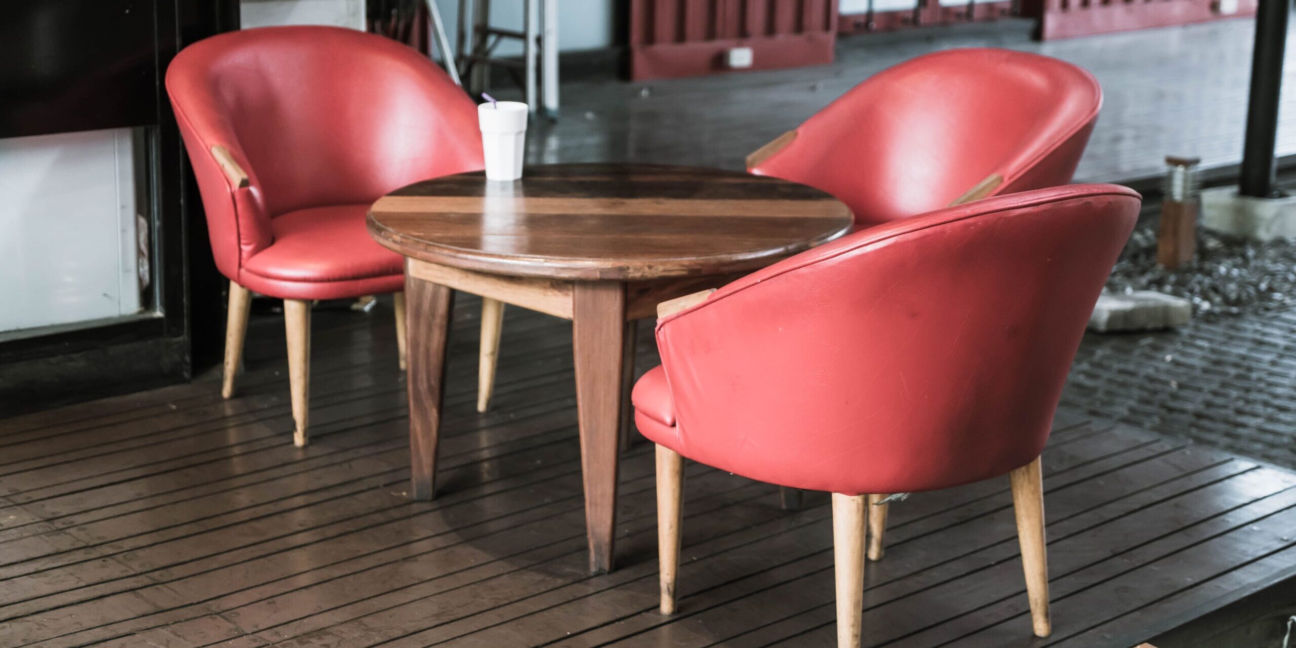 mobiliario para hosteleria en Madrid – cuero rojo empresas de mobiliario de hosteleria en madrid - rojo