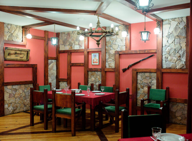 mobiliario para hostelería en Madrid-mesa-bar