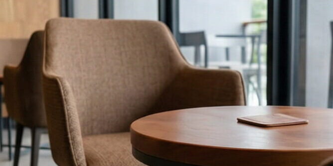 Sillones para bares en Madrid - primer plano